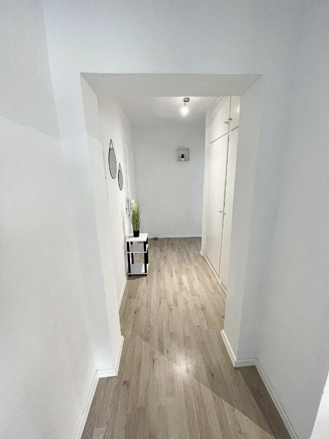 Perfekte 1,5 Zentral In Gegenueber Einkaufzentrum Apartment